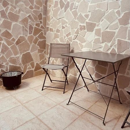 Lovely 2 Bedroom Rental Unit,Patio And Close Beach San Pietro in Bevagna Eksteriør billede