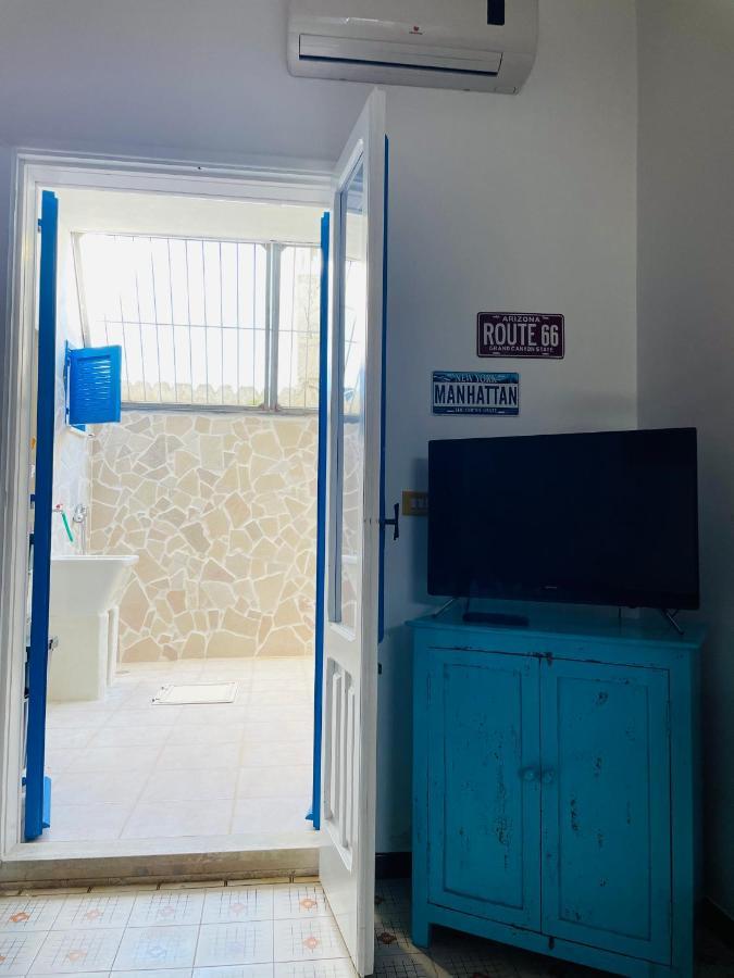 Lovely 2 Bedroom Rental Unit,Patio And Close Beach San Pietro in Bevagna Eksteriør billede